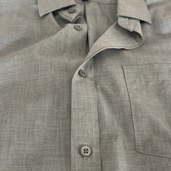 Non-Iron classic Fit Mens Banana Republic Button Down; gray in good condition - Picture 2 of 4